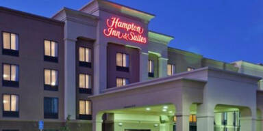 Frau klagt wegen Nacktvideos aus Dusche