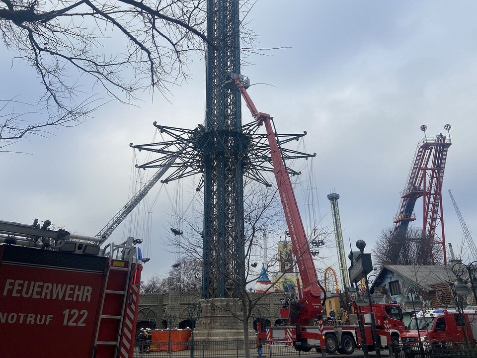 Praterturm: Spektakuläre Rettung aus 20 Meter Höhe