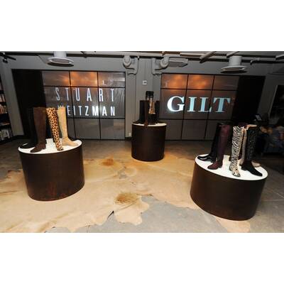 Stars feiern Stuart Weitzmanns 5050-Stiefel