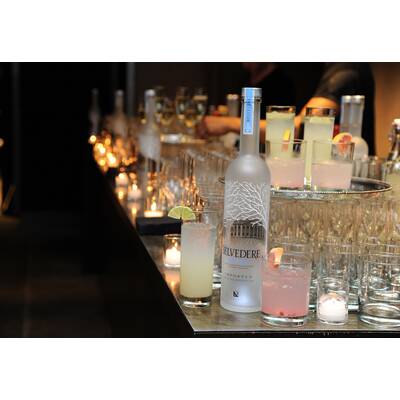 Stars feiern Stuart Weitzmanns 5050-Stiefel