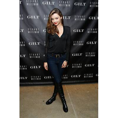 Stars feiern Stuart Weitzmanns 5050-Stiefel