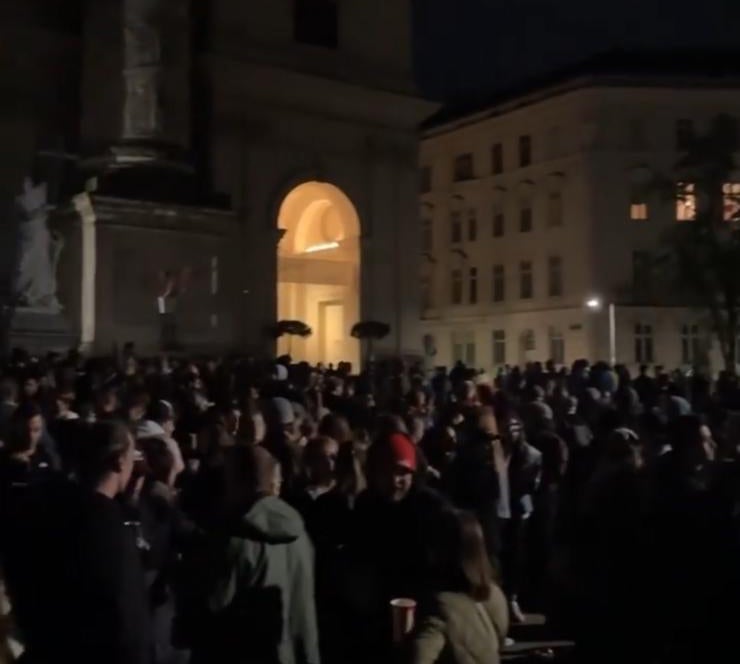 Hunderte feiern illegalen Rave mitten in Wien