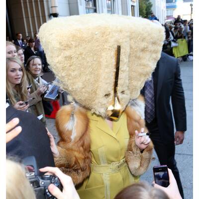 Lady Gaga skurril unterwegs in Berlin