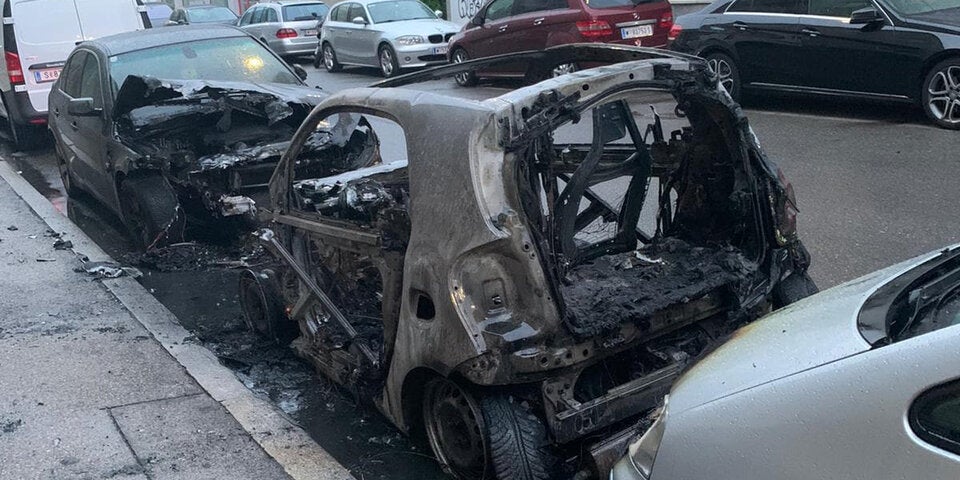 Spektakulärer Auto-Brand in Wien
