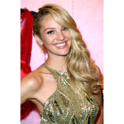 Candice Swanepoel präsentiert Fantasy Bra 2013