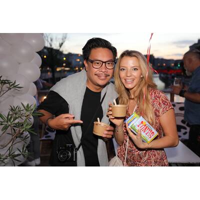 Russkaja Frontman Georgij Makazaria mit Model Tanja Duhovic 