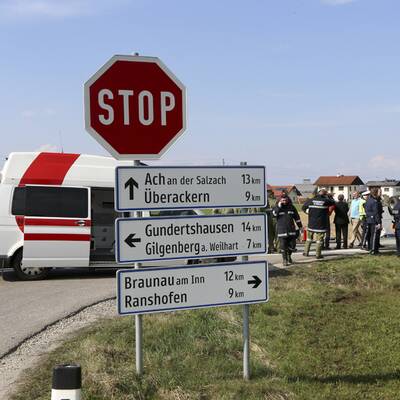 Bilder vom Schulbusunfall in Schwand