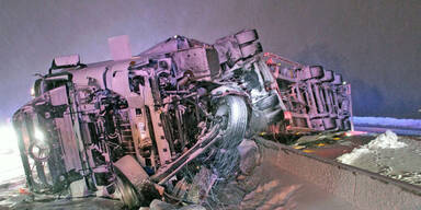 Schneechaos auf bayerischer Autobahn am Chiemsee