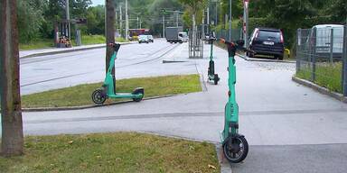 Scooter stehen in Innsbruck oft im Weg.