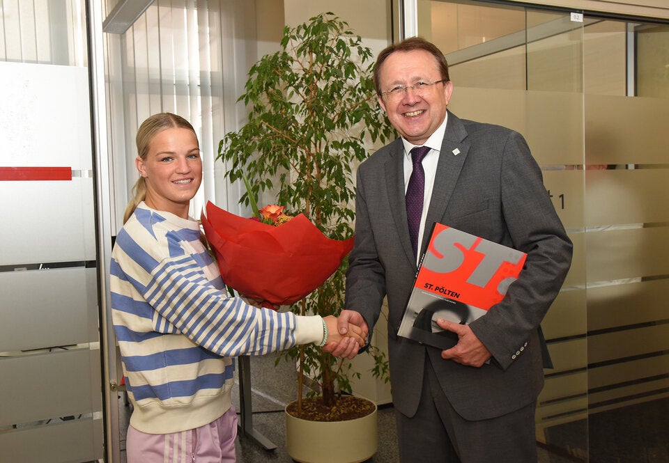 Die 60.000 Einwohnerin ihren Hauptwohnsitz in St. Pölten angemeldet: Die 22-jährige SKN-Kickerin Amelie Woelki verschlägt es vom Hamburger SV in die St. Pöltner Innenstadt, um hier die Wölfinnen in Liga und Champions League zu unterstützen. 