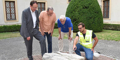 Sensationsfund in St. P&ouml;lten: R&ouml;mische Grabplatte entdeckt