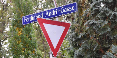 20 "belastete Straßennamen" mit Zusatztafeln versehen