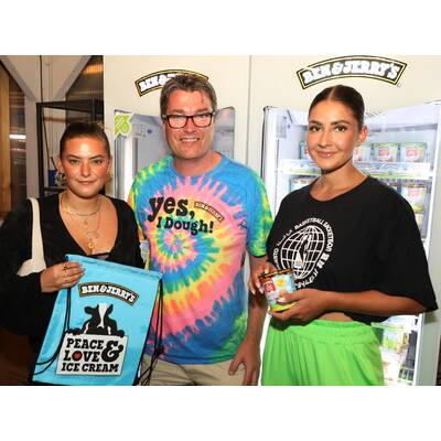 Russkaja Frontman Georgij Makazaria mit Model Tanja Duhovic 