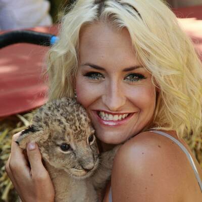 Sarah Connor tauft Löwenbabies