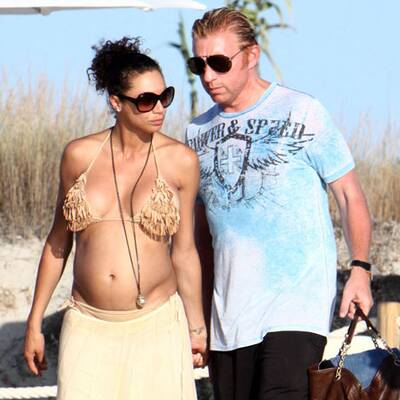 Lilly Kerssenberg zeigt ihren Babybauch