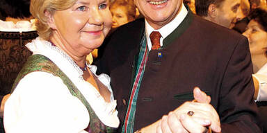 Pröll feiert 39. Hochzeitstag am Ball