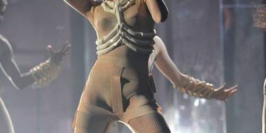 Schräge Outfits bei den American Music Awards