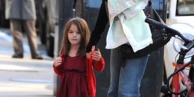 Suri Cruise trägt weiter High Heels