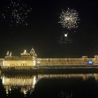 Feuerwerke über dem Goldenen Tempel