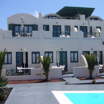 10. Veligandu Island Resort