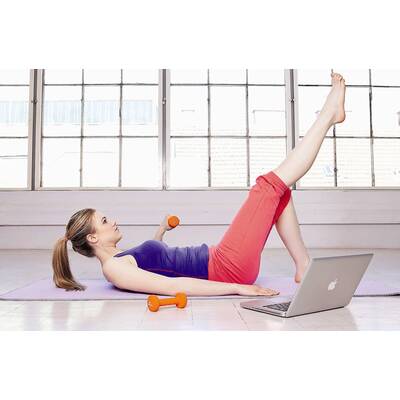 Larissa Marolt zeigt die besten Body-Straffer