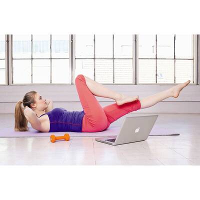 Larissa Marolt zeigt die besten Body-Straffer