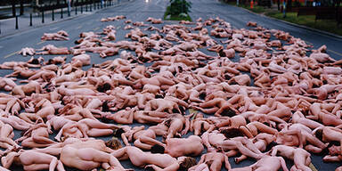 2.000 Nackte für zu Hause