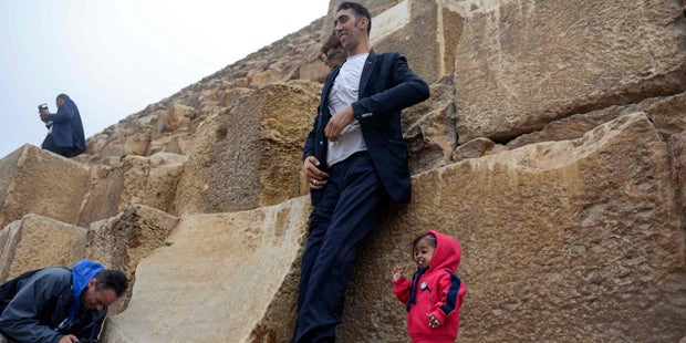 Größter Mann trifft kleinste Frau