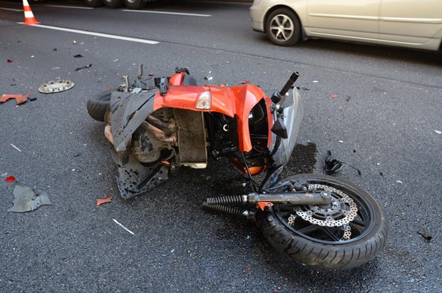 Verletzte nach Crash: Motorrad und Pkw stießen zusammen