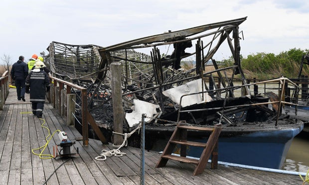 Vier Rundfahrtschiffe am Neusiedler See standen in Brand