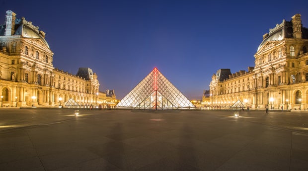 Pyramide Louvre