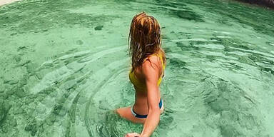 Hei&szlig;es Bikini-Girl bereiste als erste Frau alle L&auml;nder der Welt