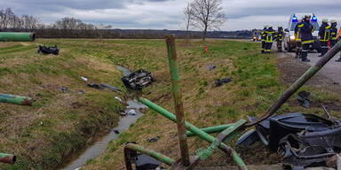 Sportwagen bei Horror-Unfall vollkommen zerfetzt