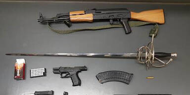 Schock: Kalaschnikow und NS-Flaggen in Wiener Wohnung