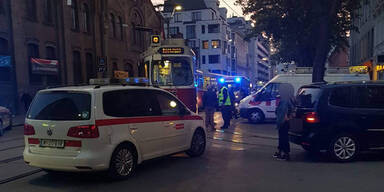 Motorradlenker krachte in Stra&szlig;enbahn