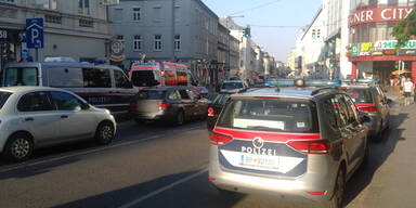 Kunde und Angestellter attackierten sich mit Besenstiel und Schere