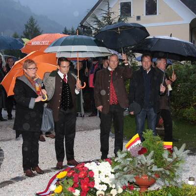 Kranzniederlegung am Grab von Jörg Haider