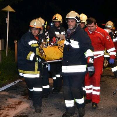 Bilder: Verletzte bei Unfall mit Reh