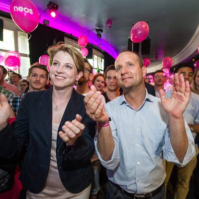 NEOS-Spitzenkandidaten Angelika Mlinar bei der Stimmabgabe in Wien.