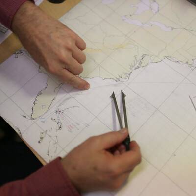 Wann trifft Arthur auf Land?