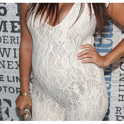 Kourtney Kardashian zeigt ihren Babybauch