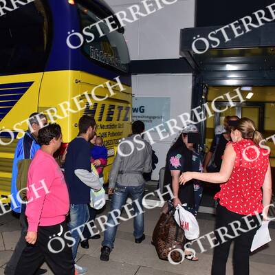 Die ersten Asyl-Familien sind angekommen