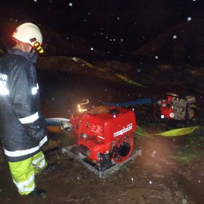Pumparbeiten der Feuerwehr