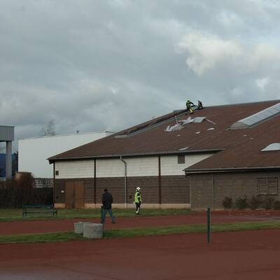 Orkan Felix riss Blechdach in Neunkirchen weg