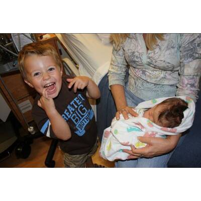 Wenn Kids ihre Geschwister zum ersten Mal sehen