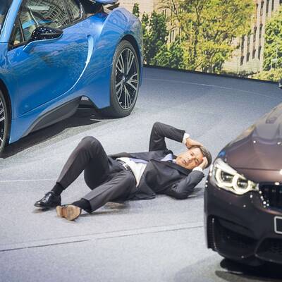 BMW-Chef kollabiert bei Auto-Schau