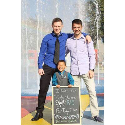 So süß feiern Kinder ihre Adoption 