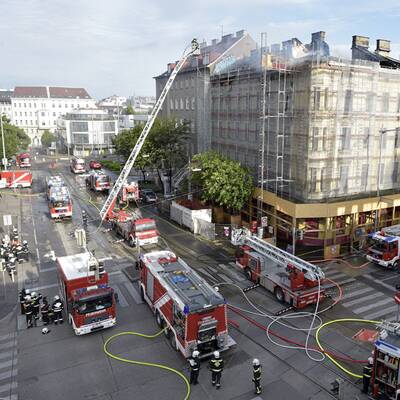 Dachstuhl in der Alsterstraße komplett abgebrannt.