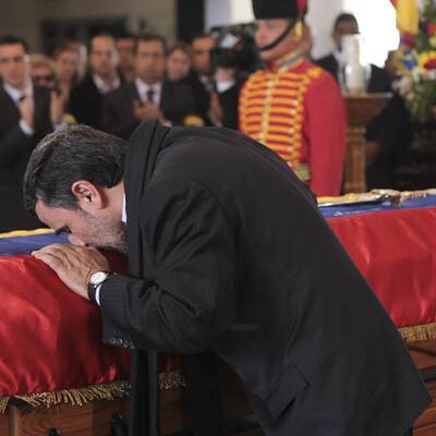 Ahmadinejad und Castro erweisen letzte Ehre