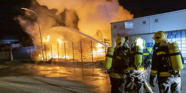 Flammen-Inferno: Großbrand auf Kremser Freilager